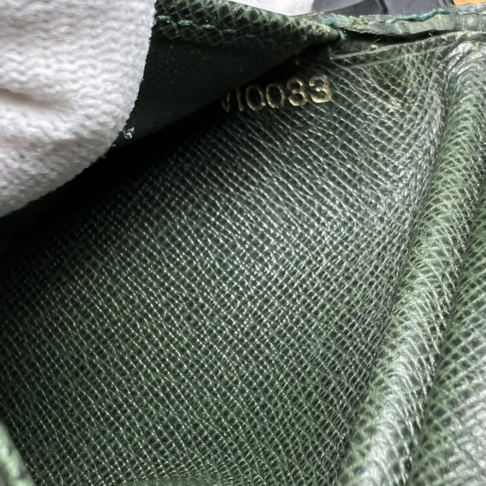 Authentic LOUIS VUITTON Paris Sea Green Taiga Leather Bifold Wallet FRANCE NR - Picture 2 of 8